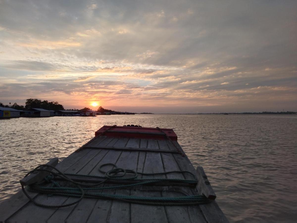 Quoc Phuong Riverside Homestay Ben Tre Exterior photo