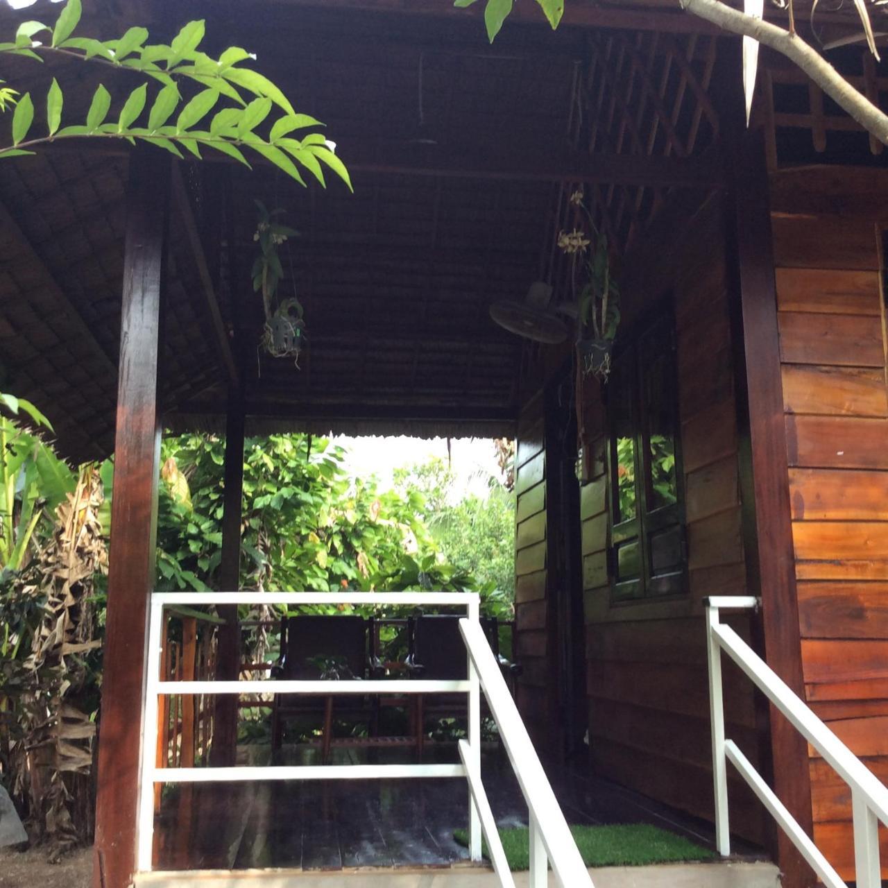 Quoc Phuong Riverside Homestay Ben Tre Exterior photo