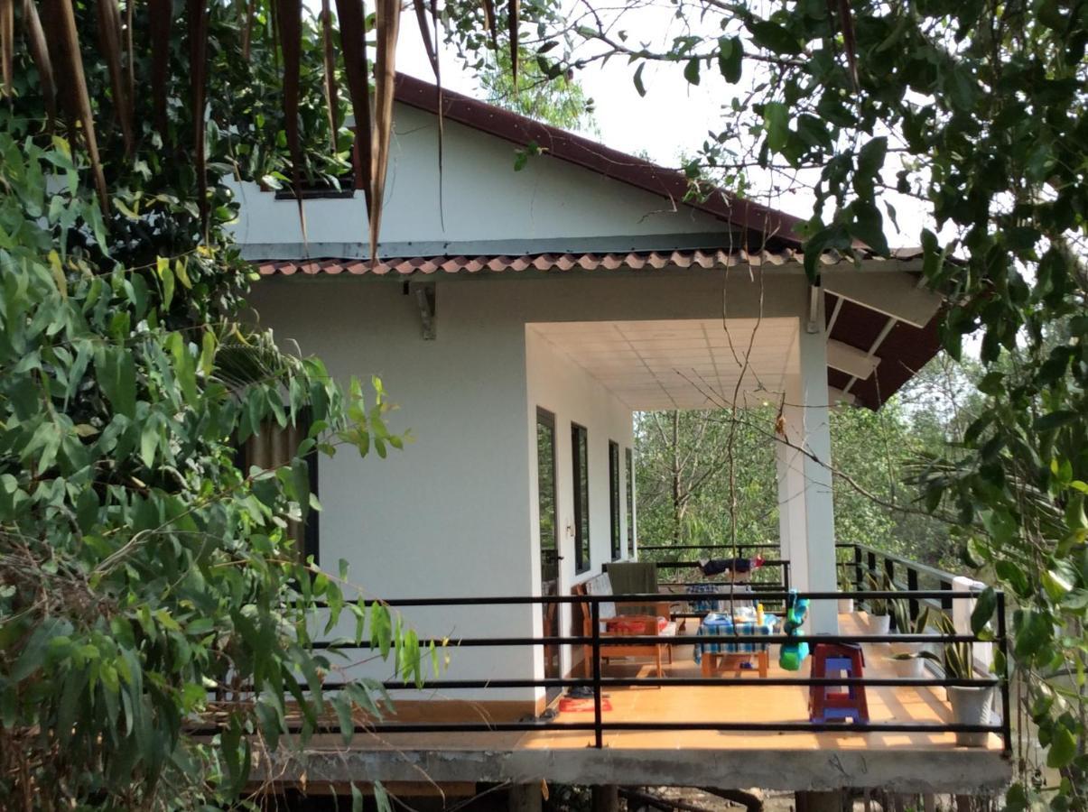 Quoc Phuong Riverside Homestay Ben Tre Exterior photo